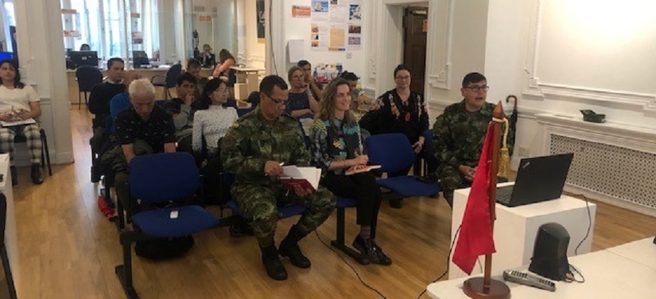 El Consulado de Colombia en Londres realizó la segunda jornada informativa sobre situación y libreta militar